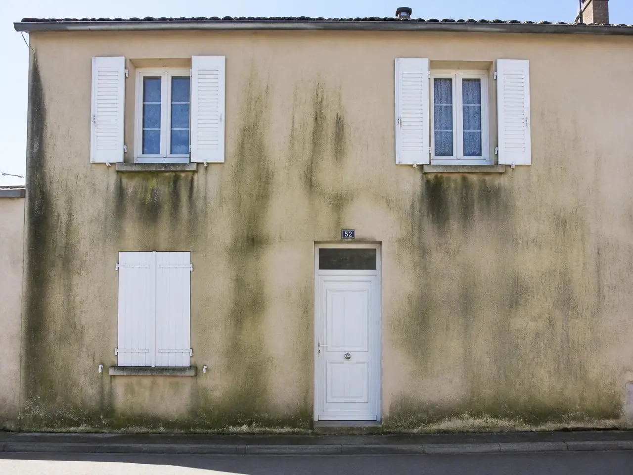 Nettoyage de façade à Crottet — avant